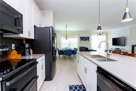 Townhouse in Davenport, Florida 5 bedrooms, 201.32 sq.m. № 1525768 - photo 7