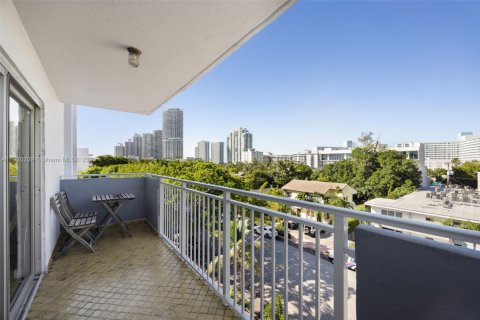 Copropriété à vendre à Miami Beach, Floride: 2 chambres, 91.79 m2 № 1966427 - photo 2
