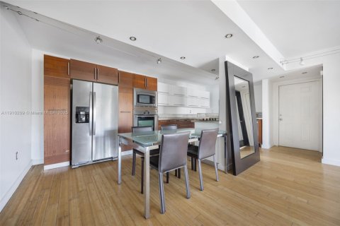 Copropriété à vendre à Miami Beach, Floride: 2 chambres, 91.79 m2 № 1966427 - photo 11