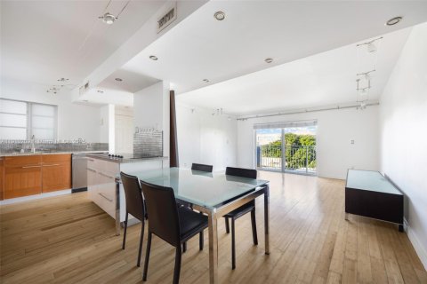 Copropriété à vendre à Miami Beach, Floride: 2 chambres, 91.79 m2 № 1966427 - photo 12