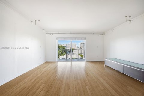 Copropriété à vendre à Miami Beach, Floride: 2 chambres, 91.79 m2 № 1966427 - photo 4