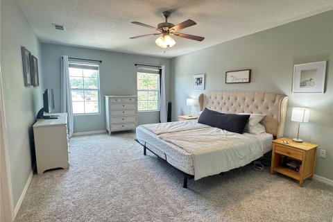 House in DeLand, Florida 5 bedrooms, 240.99 sq.m. № 2416488 - photo 10