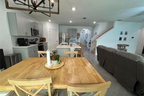 House in DeLand, Florida 5 bedrooms, 240.99 sq.m. № 2416488 - photo 8