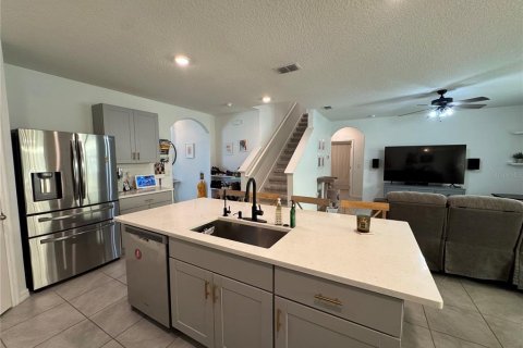 House in DeLand, Florida 5 bedrooms, 240.99 sq.m. № 2416488 - photo 6