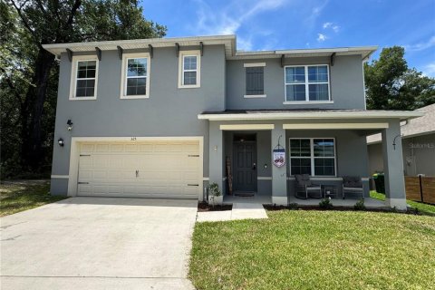 House in DeLand, Florida 5 bedrooms, 240.99 sq.m. № 2416488