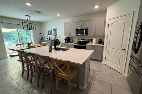 House in DeLand, Florida 5 bedrooms, 240.99 sq.m. № 2416488 - photo 5