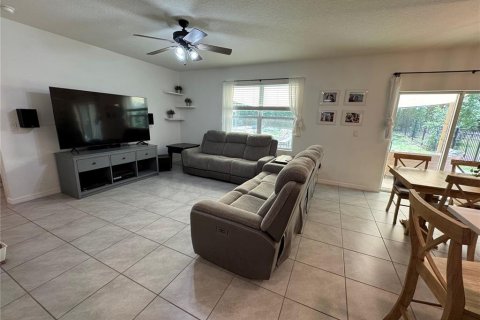 House in DeLand, Florida 5 bedrooms, 240.99 sq.m. № 2416488 - photo 7