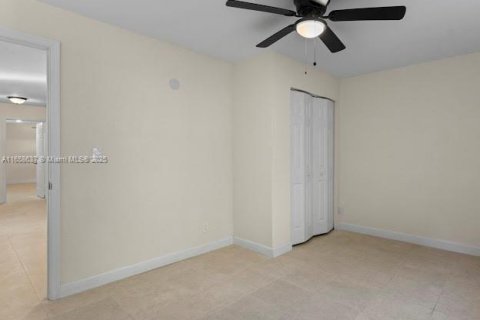 Купить коммерческую недвижимость в Форт-Лодердейл, Флорида 451.04м2, № 1958178 - фото 17