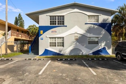 Купить коммерческую недвижимость в Форт-Лодердейл, Флорида 451.04м2, № 1958178 - фото 1