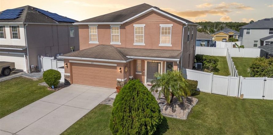 House in Kissimmee, Florida 4 bedrooms, 208.47 sq.m. № 1885748