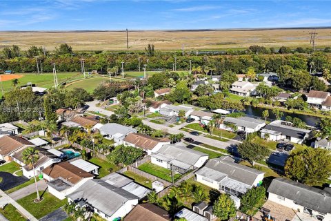 Купить виллу или дом в Санрайз, Флорида 3 спальни, 136.29м2, № 1993613 - фото 28