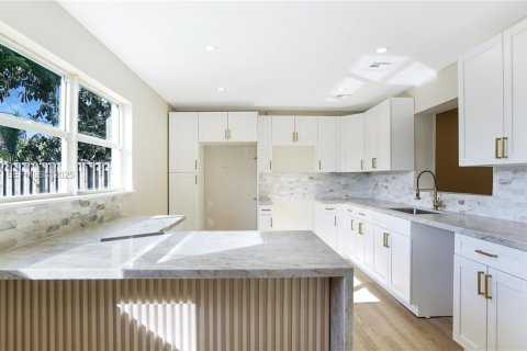 Купить виллу или дом в Санрайз, Флорида 3 спальни, 136.29м2, № 1993613 - фото 12