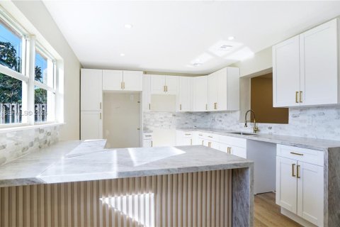 Купить виллу или дом в Санрайз, Флорида 3 спальни, 136.29м2, № 1993613 - фото 11