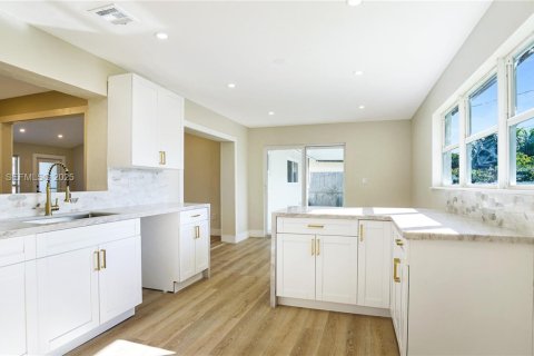 Купить виллу или дом в Санрайз, Флорида 3 спальни, 136.29м2, № 1993613 - фото 14