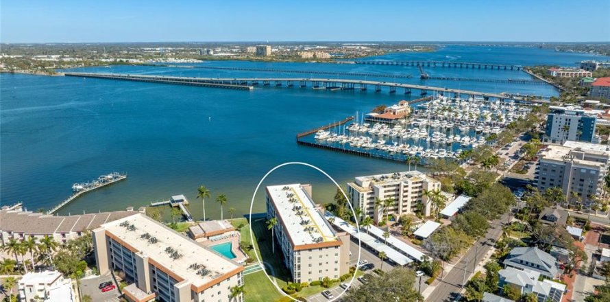 Condominio en Bradenton, Florida, 3 dormitorios  № 2212402