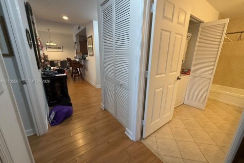 Copropriété à louer à Miami, Floride: 2 chambres, 125.6 m2 № 2414767 - photo 3