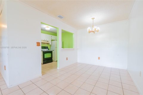 Copropriété à vendre à Miami, Floride: 3 chambres, 95.69 m2 № 2247769 - photo 4