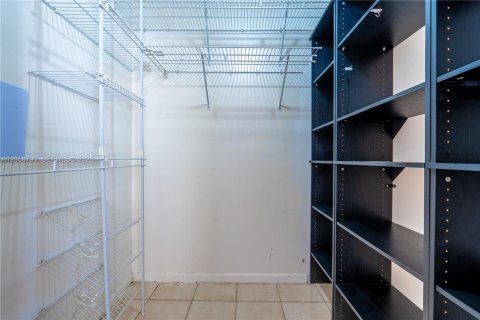 Copropriété à vendre à Miami, Floride: 3 chambres, 95.69 m2 № 2247769 - photo 17