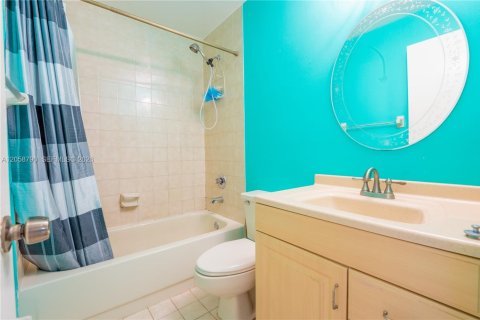 Copropriété à vendre à Miami, Floride: 3 chambres, 95.69 m2 № 2247769 - photo 18