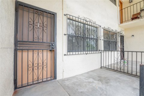 Copropriété à vendre à Miami, Floride: 3 chambres, 95.69 m2 № 2247769 - photo 2