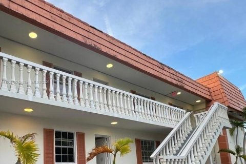 Снять в аренду кондоминиум в Дирфилд-Бич, Флорида 2 спальни, 126.35м2, № 1956408 - фото 1