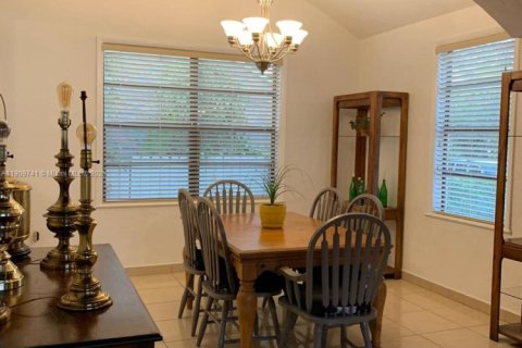 House in Miami, Florida 2 bedrooms, 141.58 sq.m. № 1965390 - photo 5