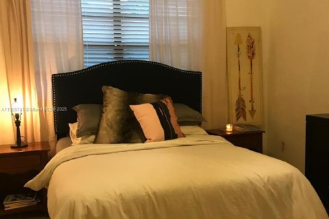 House in Miami, Florida 2 bedrooms, 141.58 sq.m. № 1965390 - photo 9