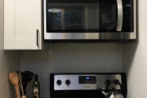 House in Miami, Florida 2 bedrooms, 141.58 sq.m. № 1965390 - photo 7