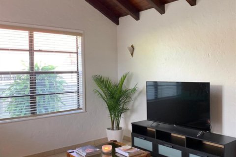 House in Miami, Florida 2 bedrooms, 141.58 sq.m. № 1965390 - photo 13