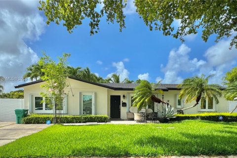 House in Cutler Bay, Florida 4 bedrooms, 213.49 sq.m. № 1848292 - photo 1