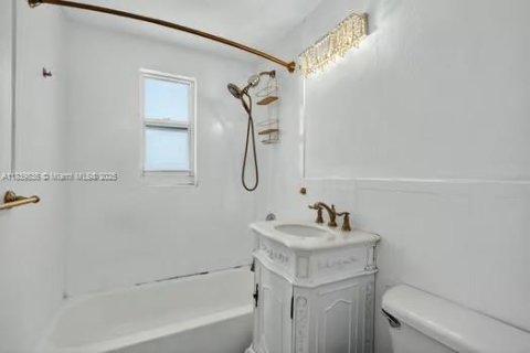 Condo in Miami Beach, Florida, 2 bedrooms  № 1836808 - photo 22