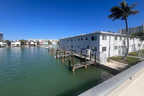 Condo in Miami Beach, Florida, 2 bedrooms  № 1836808 - photo 4