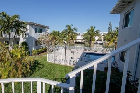 Condo in Miami Beach, Florida, 2 bedrooms  № 1836808 - photo 9