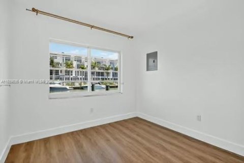 Condo in Miami Beach, Florida, 2 bedrooms  № 1836808 - photo 20