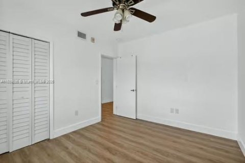 Condo in Miami Beach, Florida, 2 bedrooms  № 1836808 - photo 23