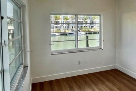 Condo in Miami Beach, Florida, 2 bedrooms  № 1836808 - photo 19
