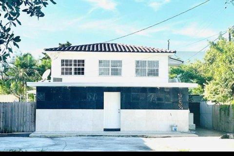 Коммерческая недвижимость в Майами, Флорида 222.87м2 № 2024307