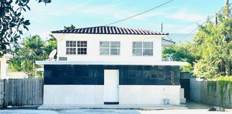 Коммерческая недвижимость в Майами, Флорида 222.87м2 № 2024307