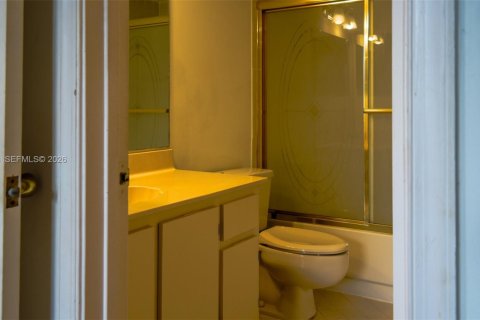 Condo in Oakland Park, Florida, 2 bedrooms  № 2022106 - photo 19