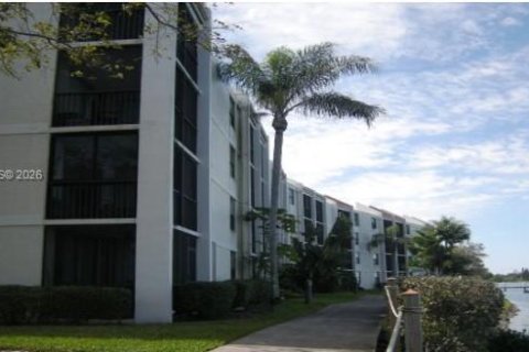 Condo in Oakland Park, Florida, 2 bedrooms  № 2022106 - photo 4