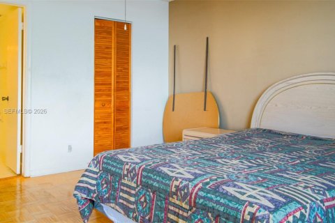 Condo in Oakland Park, Florida, 2 bedrooms  № 2022106 - photo 16