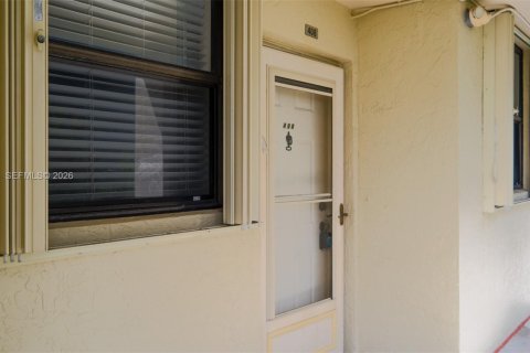 Condo in Oakland Park, Florida, 2 bedrooms  № 2022106 - photo 5