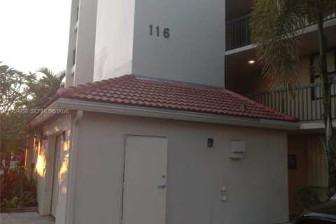 Купить кондоминиум в Окленд-Парк, Флорида 2 спальни, 85.47м2, № 2022106 - фото 2