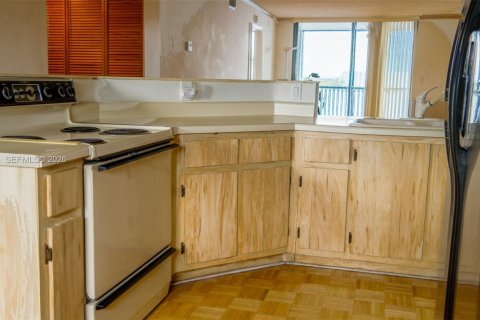 Condo in Oakland Park, Florida, 2 bedrooms  № 2022106 - photo 7