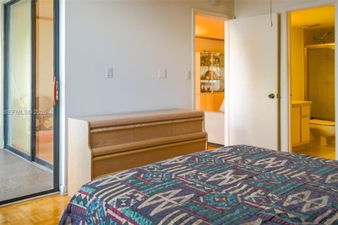 Condo in Oakland Park, Florida, 2 bedrooms  № 2022106 - photo 17