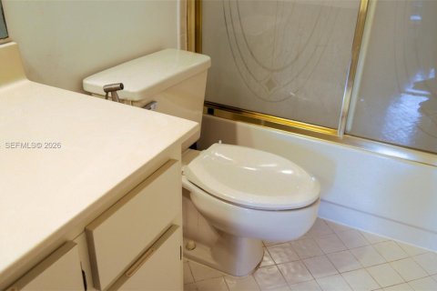Condo in Oakland Park, Florida, 2 bedrooms  № 2022106 - photo 30