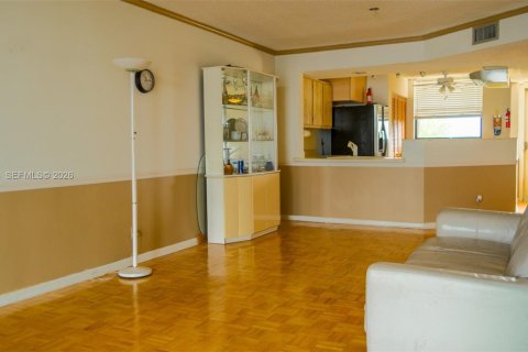 Condo in Oakland Park, Florida, 2 bedrooms  № 2022106 - photo 11