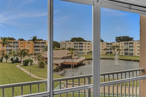 Condo in Dania Beach, Florida, 2 bedrooms  № 2022085 - photo 25