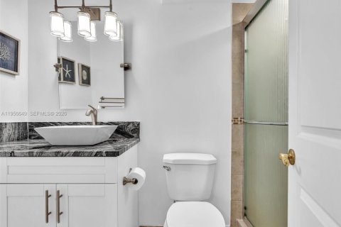 Condo in Dania Beach, Florida, 2 bedrooms  № 2022085 - photo 30