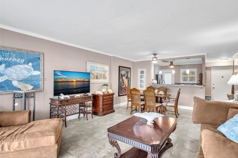Condo in Dania Beach, Florida, 2 bedrooms  № 2022085 - photo 20